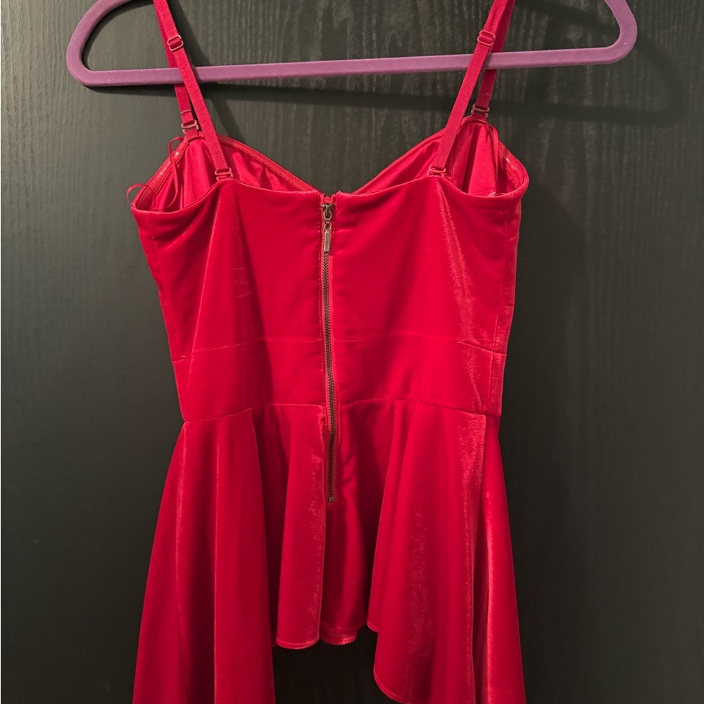 Guess Elegant Red Velvet Peplum Women's Top - Picture 2 of 4